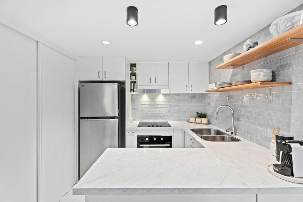 Coastline Escape Renovated Unit - New Listing Apartment Gold Coast