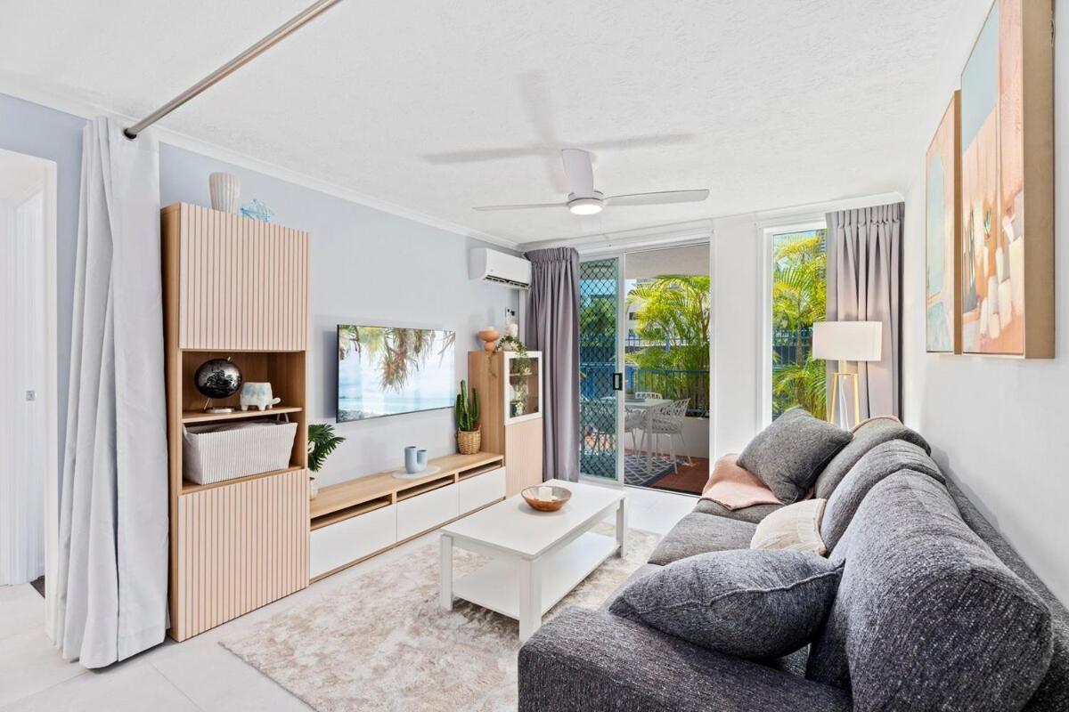 Coastline Escape Renovated Unit - New Listing Gold Coast