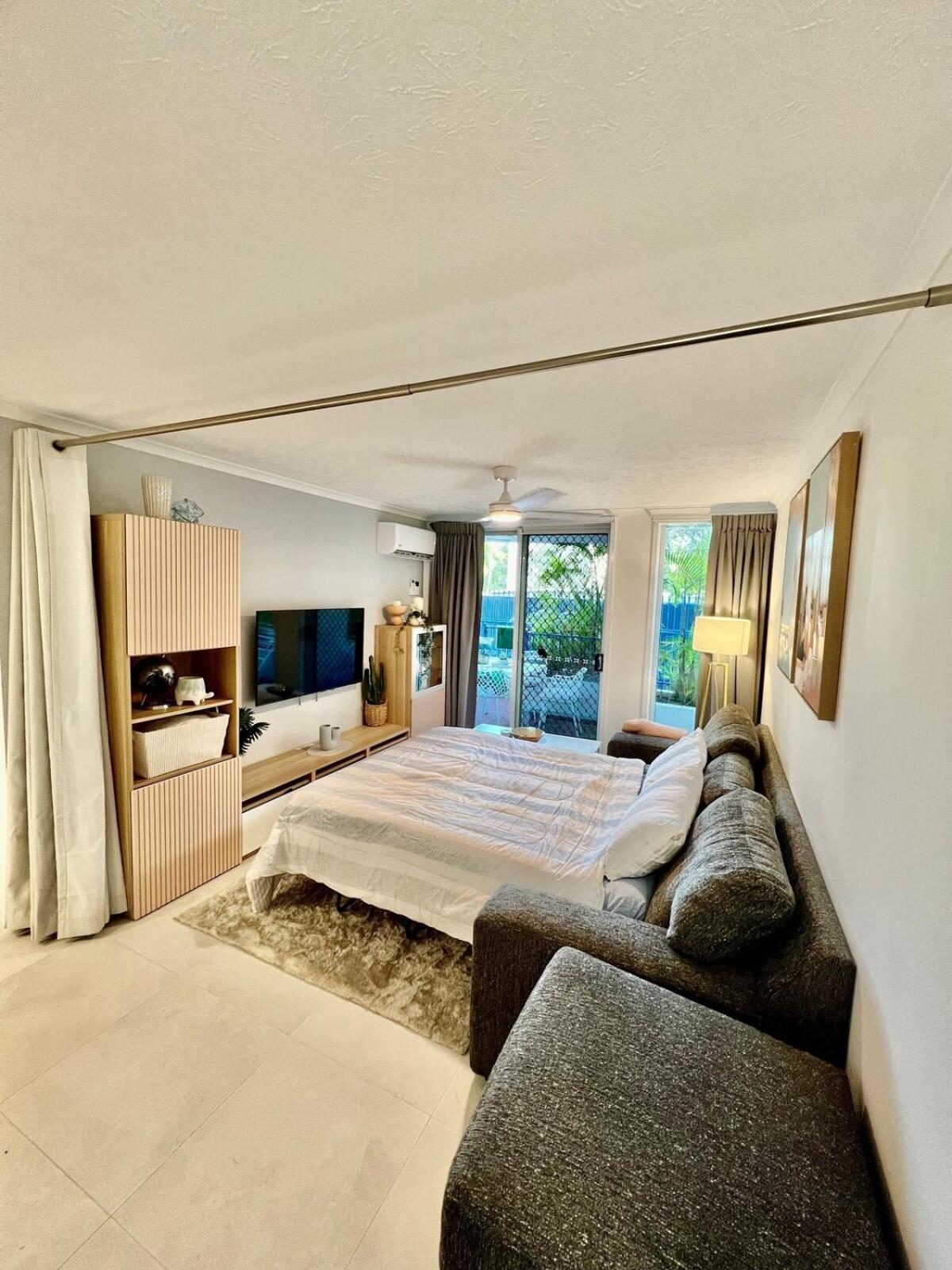 Coastline Escape Renovated Unit - New Listing Apartment Gold Coast